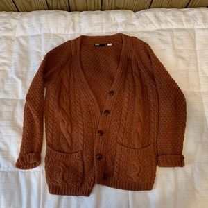 Knit cardigan with large buttons